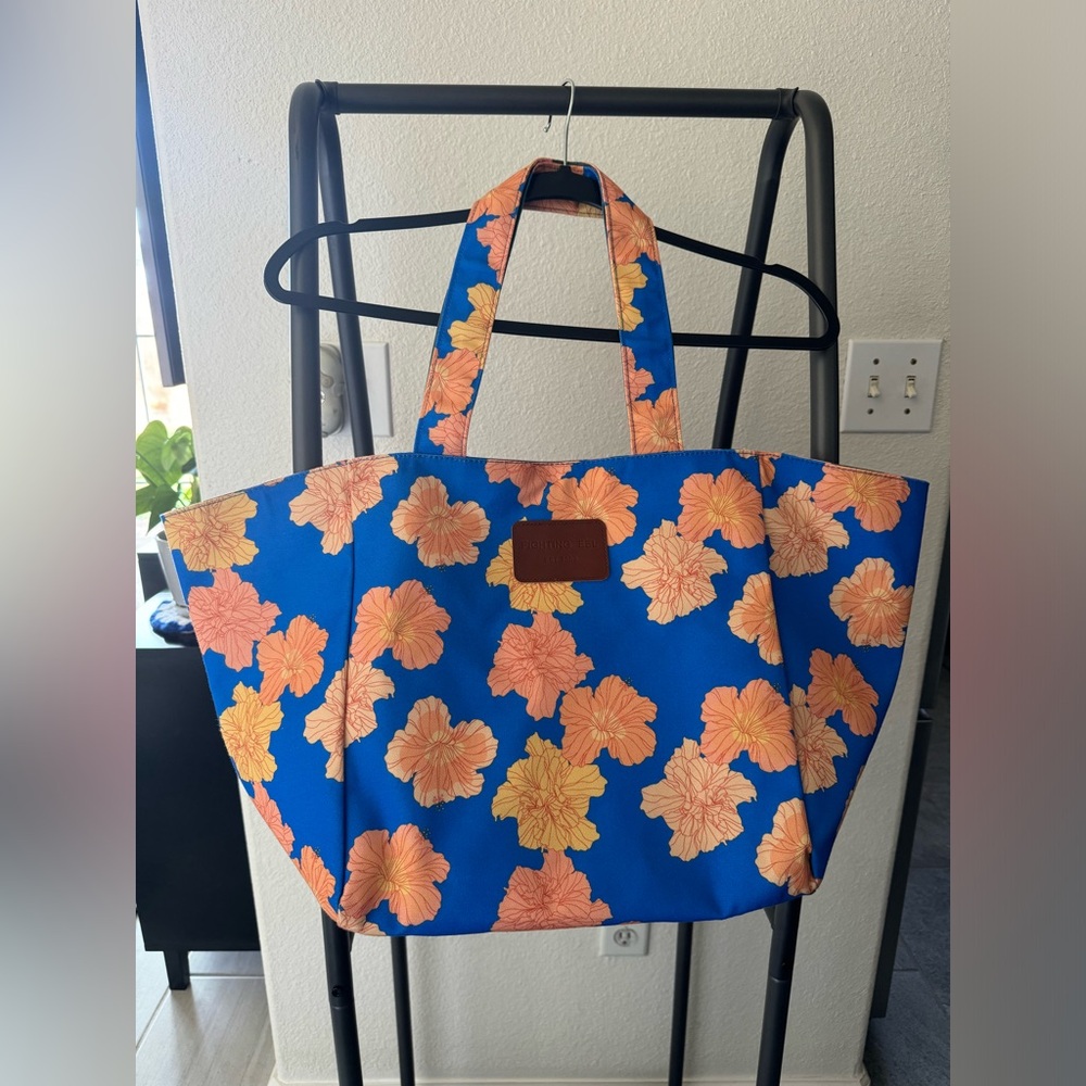 Fighting Eel Reversible Tote with matching wristlet